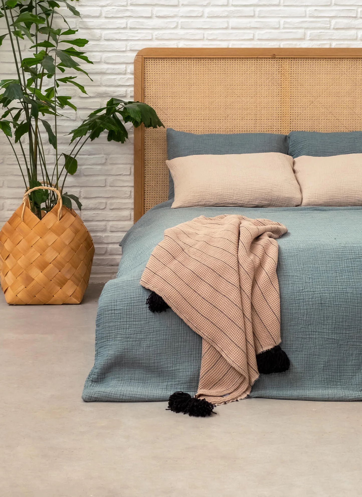 Buhur Series Throw - Beige & Black